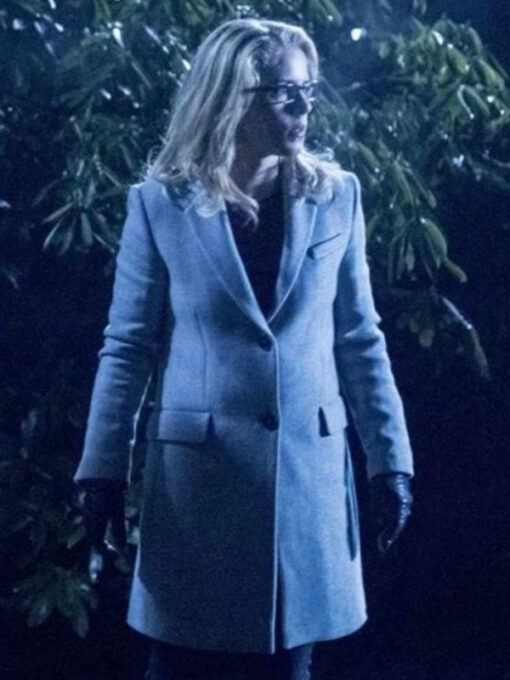 Arrow S06 Felicity Smoak White Coat - Image 2