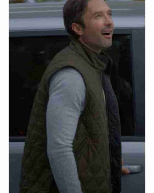 A Kismet Christmas Vest - Image 2